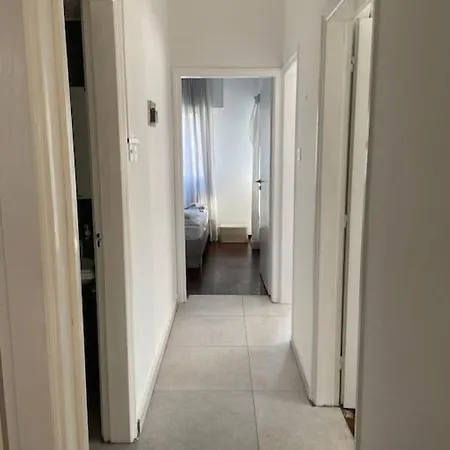 Apartment Paradise Homes 11 *